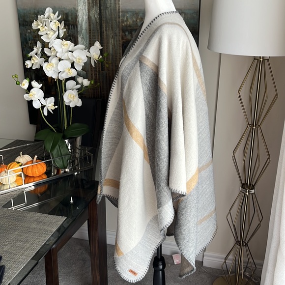 Roots Parksville wrap - Picture 12 of 16